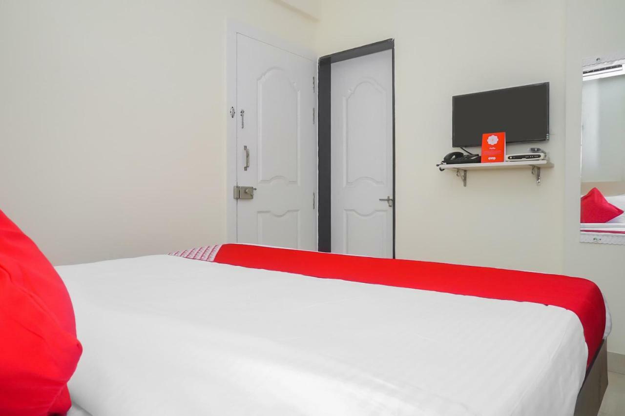 Oyo 16007 Sk Executive Hotell Yerandwane Exteriör bild
